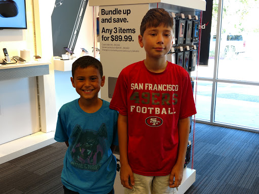 Cell Phone Store «Verizon», reviews and photos, 2428 Las Positas Rd, Livermore, CA 94551, USA