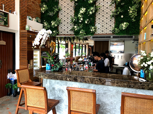 Magnolia Café & Bar
