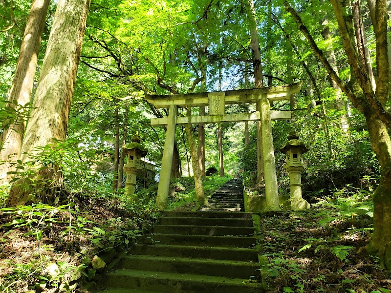 興善寺奥の院（お滝さま）