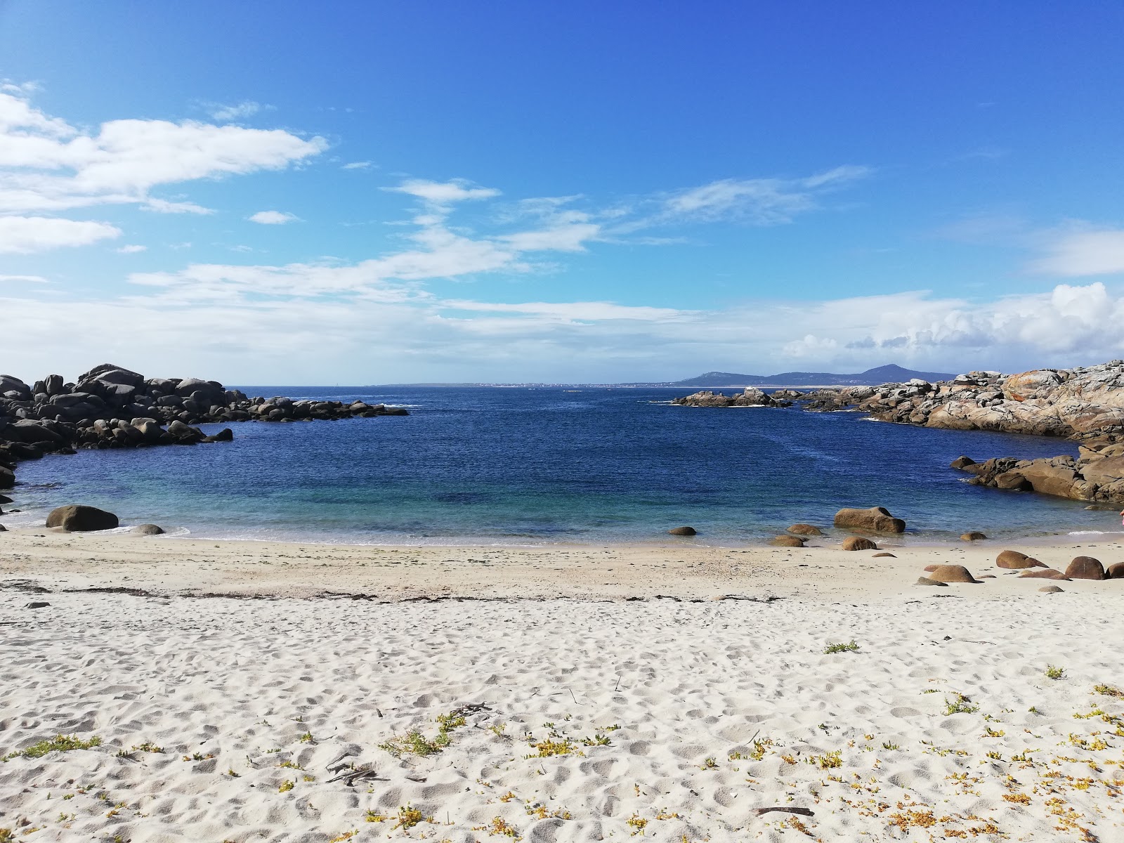 Area Basta beach的照片 带有碧绿色纯水表面