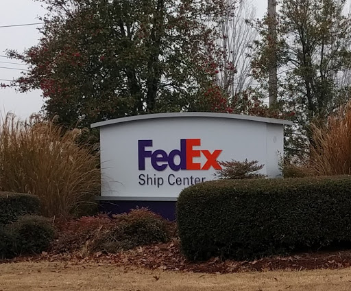 Shipping and Mailing Service «FedEx Ship Center», reviews and photos, 1190 N Wendover Rd, Charlotte, NC 28211, USA