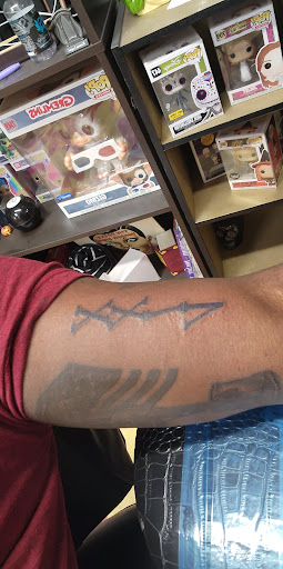 Tattoo Shop «Shotgun Tattoos & Body Piercing», reviews and photos, 307 E Moore Ave, Terrell, TX 75160, USA