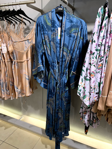 Stores to buy women's bathrobes Prague