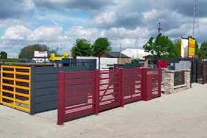 ISS OGRODZENIA panelowe, palisadowe, aluminiowe, murowane. Montaż ogrodzeń. Bramy garażowe Wiśniowski. image