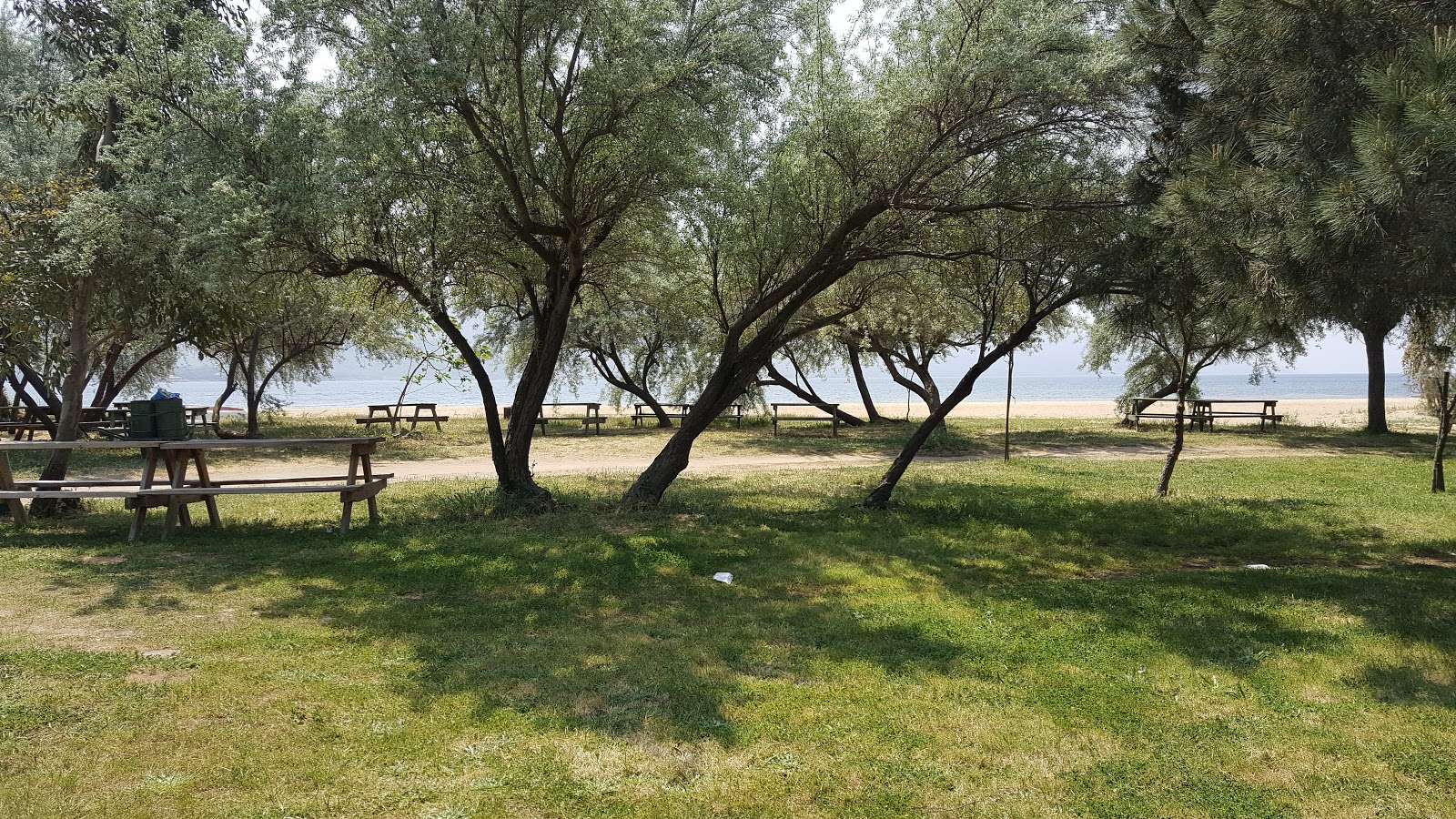 Fotografie cu Duzler beach - locul popular printre cunoscătorii de relaxare
