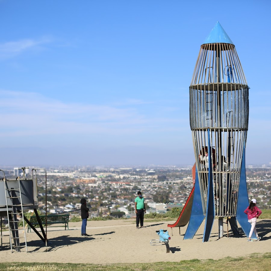 Los Arboles Rocketship Park