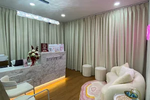 Aura hair and beauty clinic ทุ่งสง (บนคลินิคหมอสุทิน) image