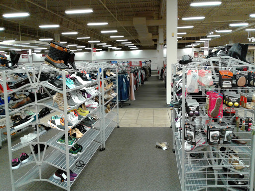 Clothing Store «Burlington Coat Factory», reviews and photos, 1555 S Lake St, Mundelein, IL 60060, USA