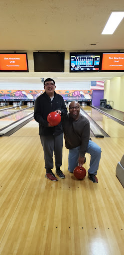 Bowling Alley «Crest Hill Lanes & Keglers Sportsbar and Grill», reviews and photos, 905 Theodore St, Crest Hill, IL 60403, USA