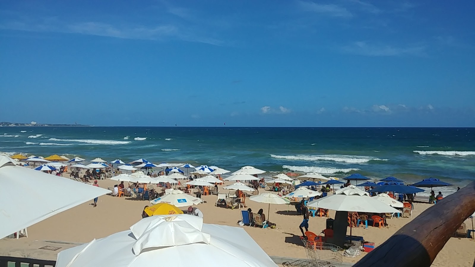 Valokuva Praia de Jaguaribeista. - suosittu paikka rentoutumisen tuntijoille