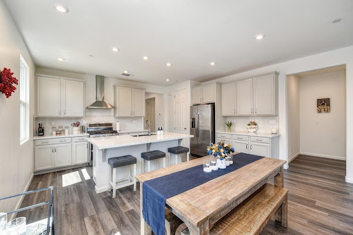 Dave Silva REALTOR Compass image
