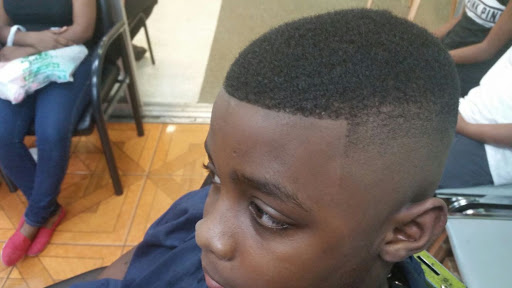 Hair Salon «Cut It Out!! Salon/Barbershop», reviews and photos, 1305 NW 40th Ave, Lauderhill, FL 33313, USA