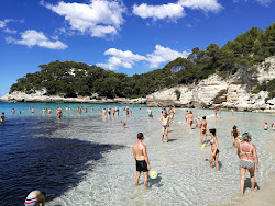 Photo de Cala Mitjana avec baie spacieuse
