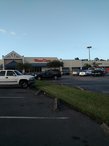 Supermarket «Winn-Dixie», reviews and photos, 2950 9th St SW #100, Vero Beach, FL 32968, USA