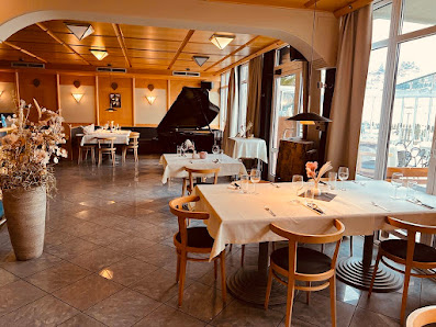 Pizzeria Restaurant Bachler Strasse Dolomiten, 4, 39040 Kastelruth, Autonome Provinz Bozen - Südtirol, Italia