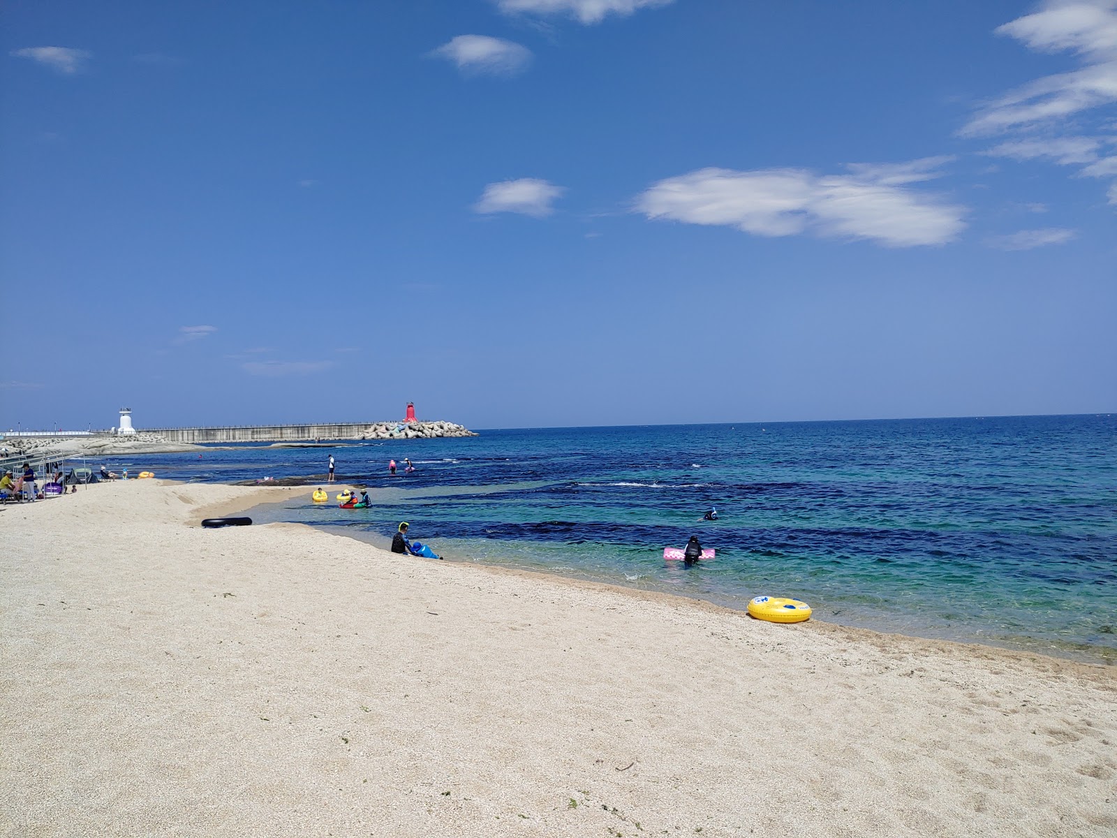 Fotografie cu Cheonggan Beach - locul popular printre cunoscătorii de relaxare