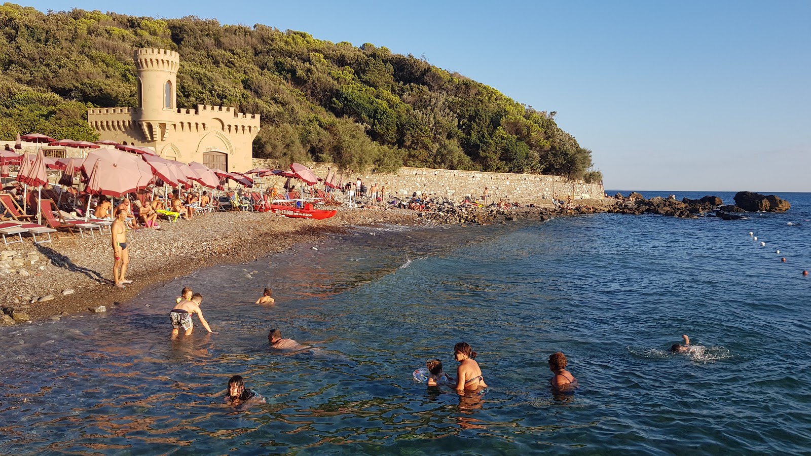 Fotografie cu Bagni Lido del Rogiolo zonă de stațiune de pe plajă