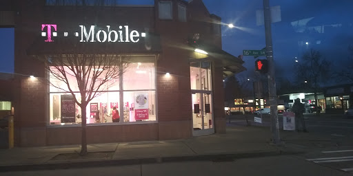 Cell Phone Store «T-Mobile», reviews and photos, 1516 SW Roxbury St a, Seattle, WA 98106, USA