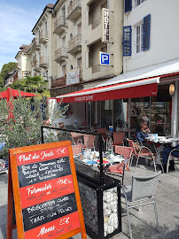 Atmosphère du Restaurant La guinguette du port à Thonon-les-Bains - n°12