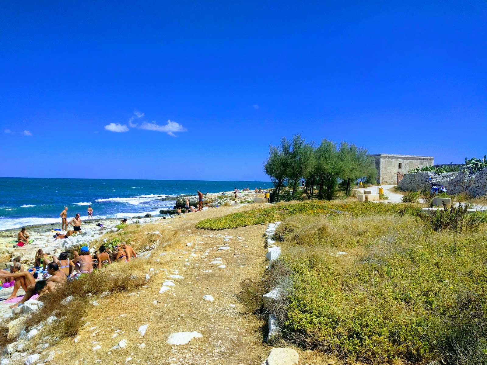 Zdjęcie Gavetone beach z powierzchnią niebieska czysta woda