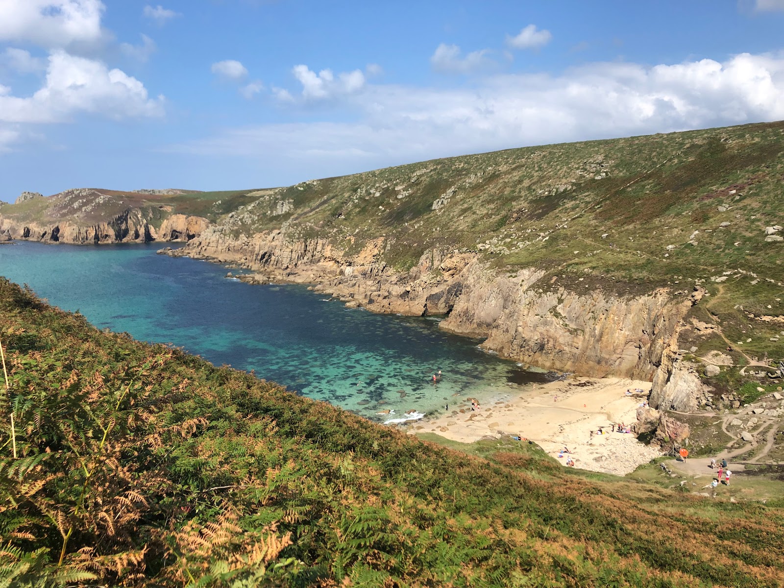 Foto van Nanjizal beach gelegen in een natuurlijk gebied