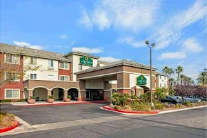 La Quinta Inn & Suites by Wyndham Las Vegas Red Rock image