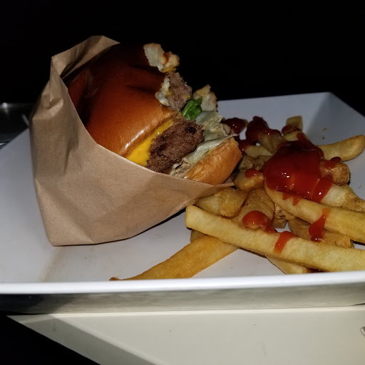 Movie Theater «AMC DINE-IN Menlo Park 12», reviews and photos, 55 Parsonage Rd #390, Edison, NJ 08837, USA