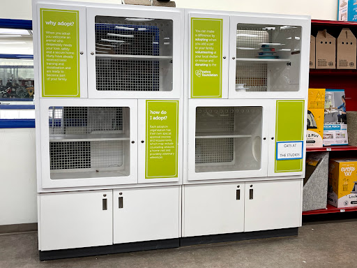 Pet Supply Store «Petco Animal Supplies», reviews and photos, 21943-21947 Ventura Blvd, Woodland Hills, CA 91364, USA