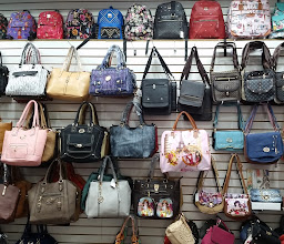 Plaza Diamante photo