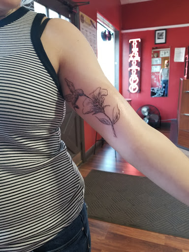 Tattoo Shop «Mr. Williams Tattoo Co.», reviews and photos, 216 E Main St, Tavares, FL 32778, USA