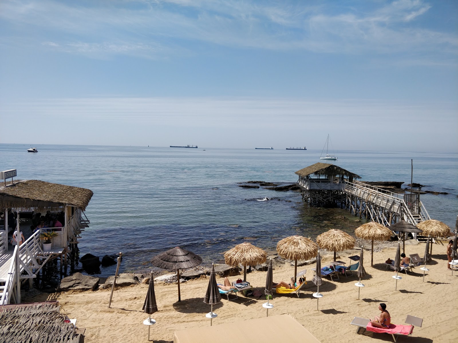 Photo de Grotta Aurelia beach avec un niveau de propreté de assez propre