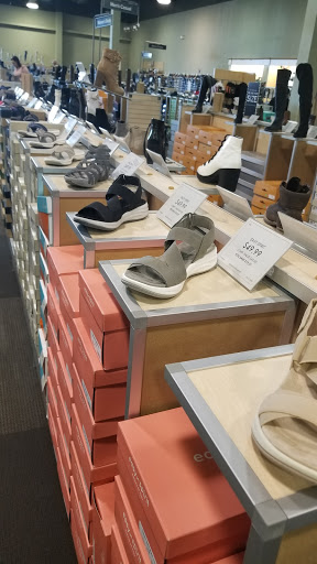 Shoe Store «DSW Designer Shoe Warehouse», reviews and photos, 2771 Town Center Blvd, Crestview Hills, KY 41017, USA