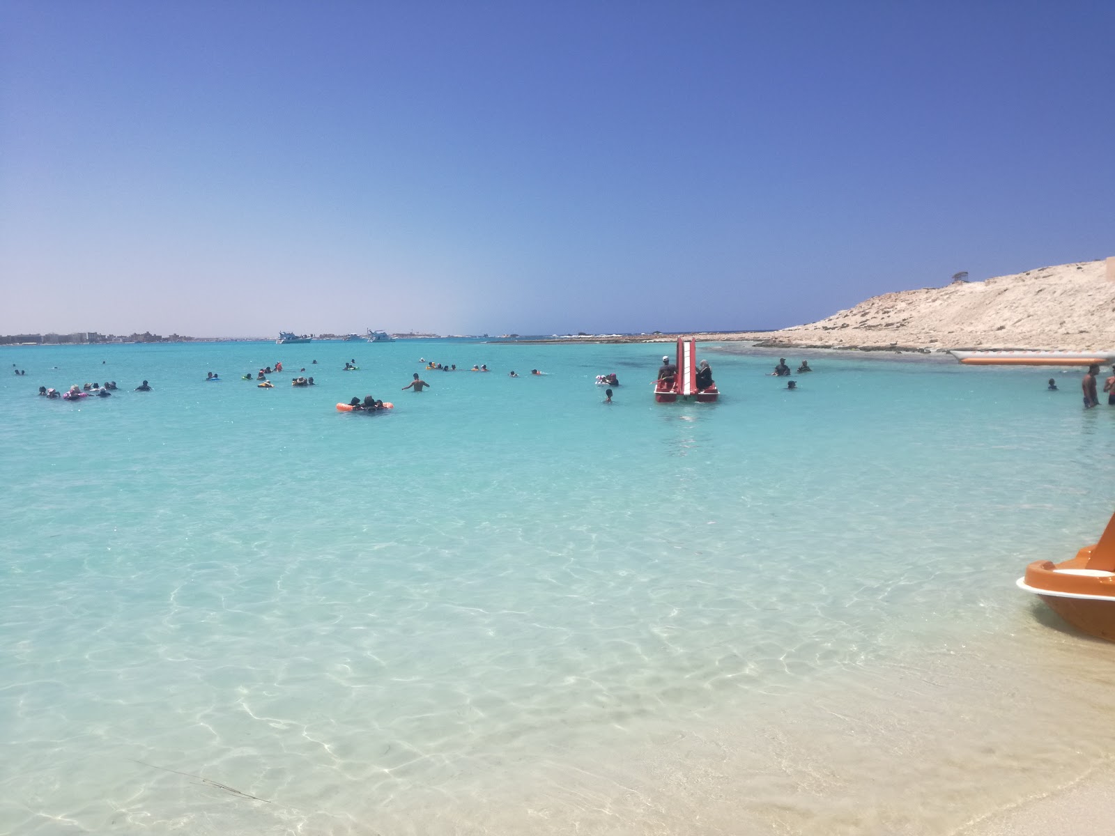 Foto van Jona Rommel Beach met turquoise puur water oppervlakte