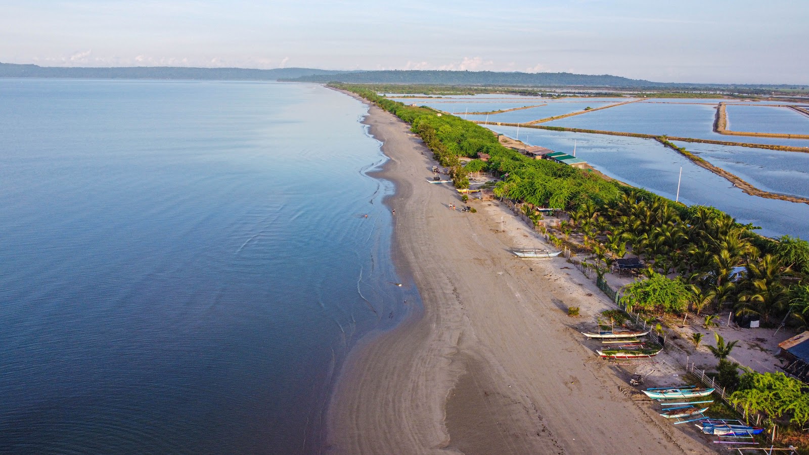 Foto von Sibalat Beach - beliebter Ort unter Entspannungskennern