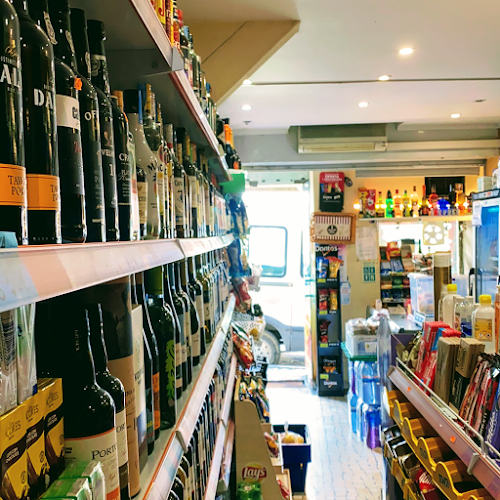 Comentários e avaliações sobre o Off Licence (Wine, Spirits, Drink and Grocery store)