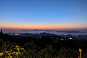Ζιά - θέα στο ηλιοβασίλεμα image