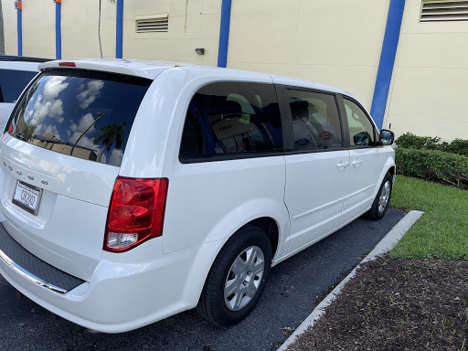 Used Car Dealer «Rolling Wheels Inc», reviews and photos, 125 E Sunrise Blvd, Fort Lauderdale, FL 33304, USA