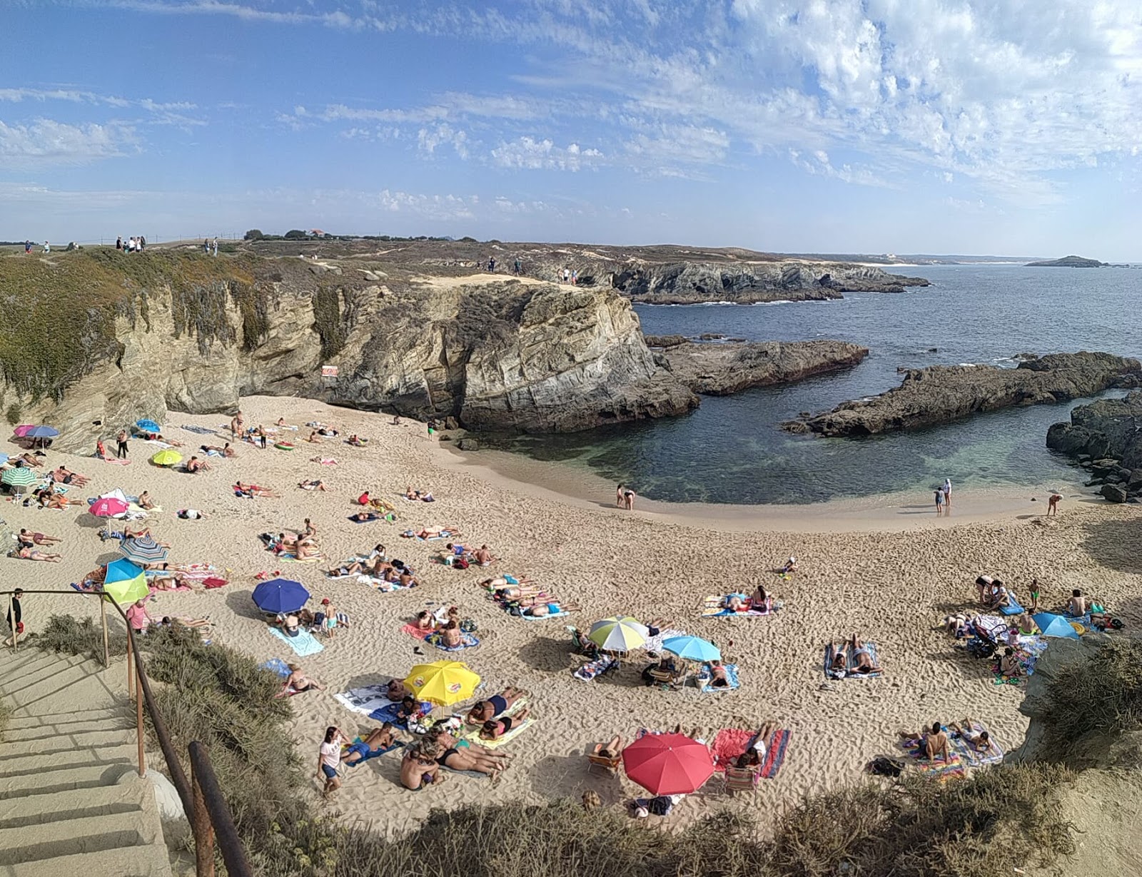 Praia dos Buizinhos'in fotoğrafı ve yerleşim