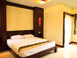 โรงแรมสามชุกรีสอร์ท
