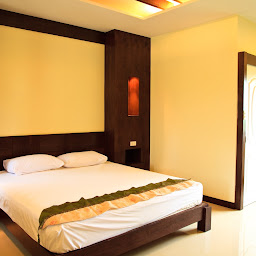 โรงแรมสามชุกรีสอร์ท