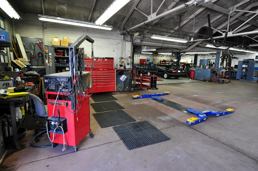 Auto Repair Shop «Riverside Automotive Service & Parts Inc», reviews and photos, 2750 N Oakland Ave, Milwaukee, WI 53211, USA