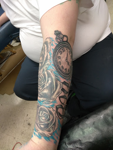 Tattoo Shop «Lucky Squirrel Tattoo», reviews and photos, 3341 Commercial St SE, Salem, OR 97302, USA