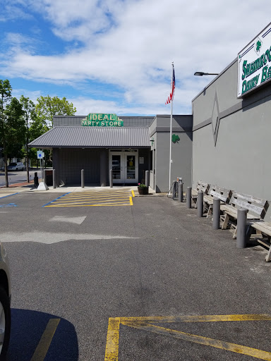 Beer Store «Ideal Party Store Inc», reviews and photos, 908 N Johnson St, Bay City, MI 48708, USA