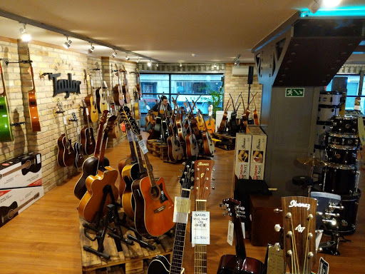 Hangszer boltok Budapest