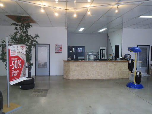 Photo 2 - Garage Favier