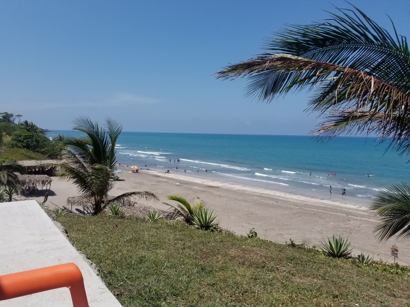 Fotografie cu Playa Chaparrales cu plajă spațioasă