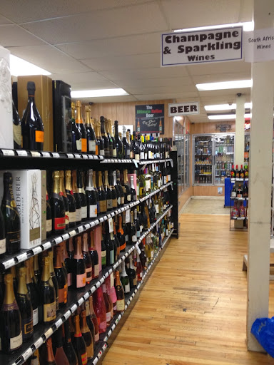 Liquor Store «Beechwood Wine & Liquors», reviews and photos, 1 Beechwood Rd, Summit, NJ 07901, USA