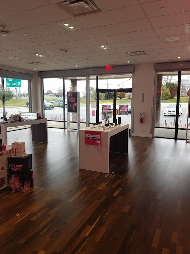 Cell Phone Store «T-Mobile», reviews and photos, 184 Penn Mart Ct #19, New Castle, DE 19720, USA