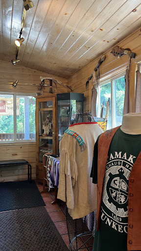 Tobacco Shop «Poospatuck Smoke Shop», reviews and photos, 207 Poospatuck Ln, Mastic, NY 11950, USA