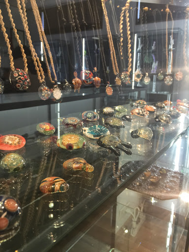 Tobacco Shop «Harbor Glass & Fine Tobacco», reviews and photos, 409 W Ehringhaus St, Elizabeth City, NC 27909, USA